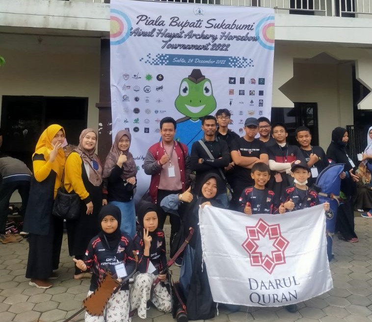 Mahasiswi Prodi IAT Fakultas Ushuluddin IDAQU Mengikuti Lomba Panahan Tradisional Memperebutkan Piala Bupati Sukabumi