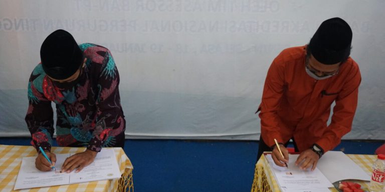 Penandatangan MoA Fakultas Ushuluddin Idaqu dengan STAIMAS Wonogiri