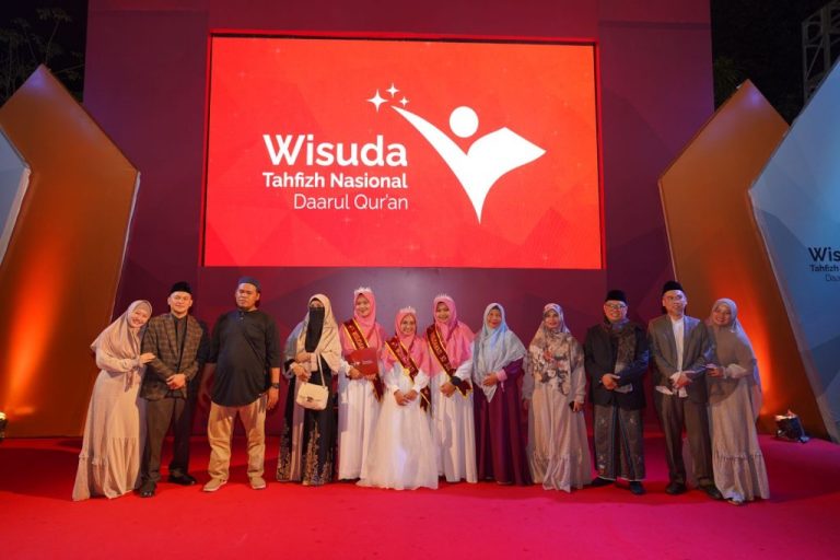 Mahasiswa IAT Fakultas Ushuluddin IDAQU Besyukur Bisa Mengikuti Wisuda Tahfidz Nasional Tahun 2022