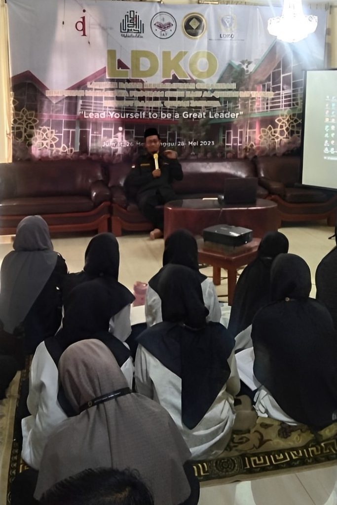 Dekan Fakultas Ushuluddin Berikan Motivasi dan Wawasan Baru kepada Peserta LDKO HMPS IAT