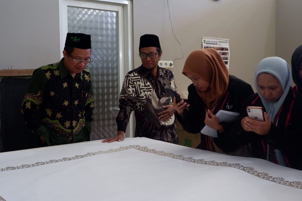 Mahasiswa PPL Fakultas Ushuluddin IDAQU Dapat Pelajaran Berharga tentang Cara Penulisan Mushaf Akbar di UNSIQ Wonosobo