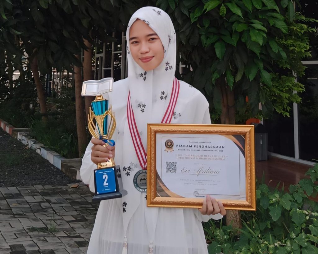 Evi Afriliani, Mahasiswa Fakultas Ushuluddin,  Raih Empat Juara dalam Nasional Copetition Online 2024